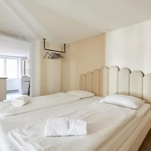 Lejlighed Stylish With Balcony In The Heart Of, København